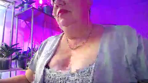 Lady Gloria online show from October 27, 2025, 2:32 pm