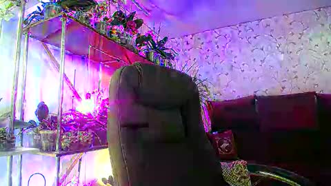 Lady Gloria online show from May 18, 2026, 5:02 am