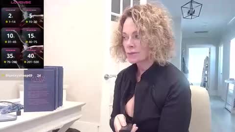 Snapshot of ladybabs chatting on October 17, 2025, 3:47 pm Ladybabs online show from October 17, 2025, 3:47 pm