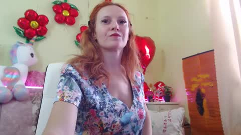 Snapshot of ladybigsmile chatting on February 18, 2025, 9:32 am Sima Ladybigsmile online show from February 18, 2025, 9:32 am