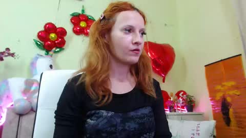 Snapshot of ladybigsmile chatting on February 19, 2025, 4:23 am Sima Ladybigsmile online show from February 19, 2025, 4:23 am