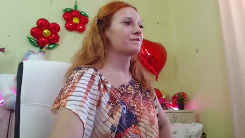 Snapshot of ladybigsmile chatting on February 22, 2025, 12:29 pm Sima Ladybigsmile online show from February 22, 2025, 12:29 pm