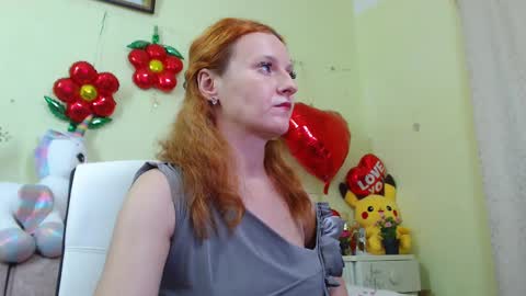 Snapshot of ladybigsmile chatting on February 28, 2025, 9:55 pm Sima Ladybigsmile online show from February 28, 2025, 9:55 pm