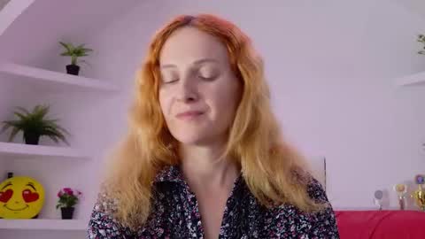 Snapshot of ladybigsmile chatting on September 10, 2025, 7:25 pm Sima Ladybigsmile online show from September 10, 2025, 7:25 pm