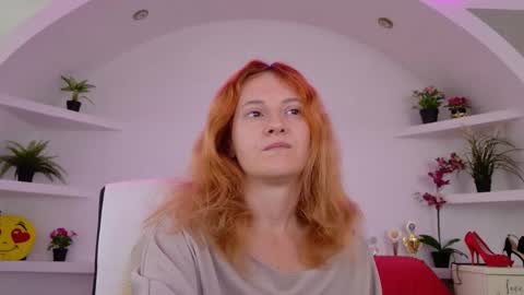 Snapshot of ladybigsmile chatting on September 16, 2025, 5:52 am Sima Ladybigsmile online show from September 16, 2025, 5:52 am