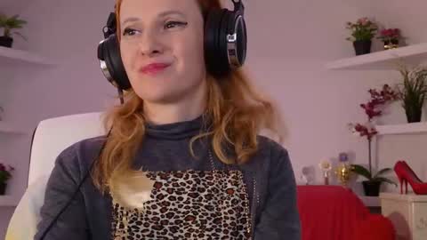 Snapshot of ladybigsmile chatting on September 18, 2025, 6:32 pm Sima Ladybigsmile online show from September 18, 2025, 6:32 pm