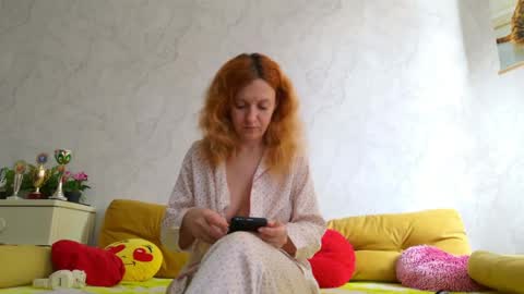 Snapshot of ladybigsmile chatting on May 1, 2026, 9:58 am Sima Ladybigsmile online show from May 1, 2026, 9:58 am