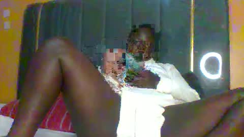 Snapshot of ladyblossoms19 chatting on October 19, 2025, 1:06 am lindah32 online show from October 19, 2025, 1:06 am