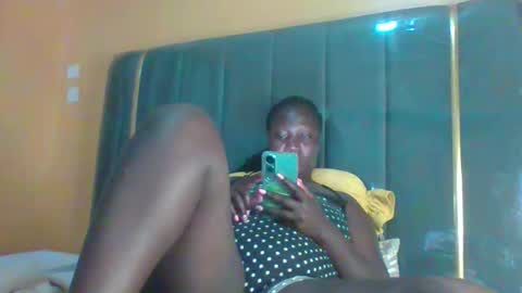 Snapshot of ladyblossoms19 chatting on October 22, 2025, 4:35 am lindah32 online show from October 22, 2025, 4:35 am