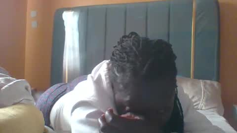 Snapshot of ladyblossoms19 chatting on October 23, 2025, 12:37 pm lindah32 online show from October 23, 2025, 12:37 pm