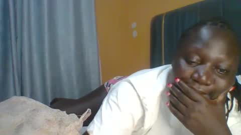 Snapshot of ladyblossoms19 chatting on January 17, 2026, 8:12 pm lindah32 online show from January 17, 2026, 8:12 pm