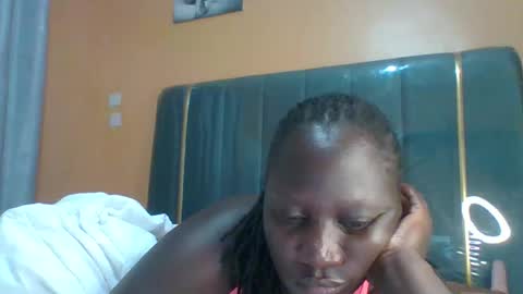 Snapshot of ladyblossoms19 chatting on February 3, 2026, 1:26 am lindah32 online show from February 3, 2026, 1:26 am