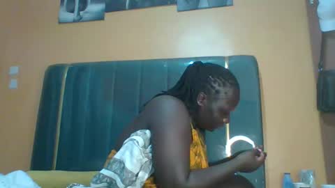 Snapshot of ladyblossoms19 chatting on February 9, 2026, 6:01 pm lindah32 online show from February 9, 2026, 6:01 pm