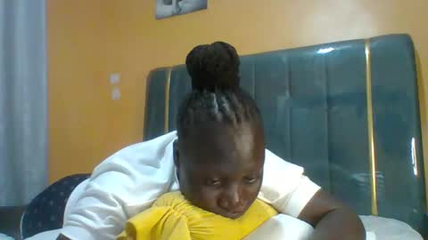 Snapshot of ladyblossoms19 chatting on February 18, 2026, 7:10 pm lindah32 online show from February 18, 2026, 7:10 pm