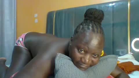 Snapshot of ladyblossoms19 chatting on February 25, 2026, 4:16 pm lindah32 online show from February 25, 2026, 4:16 pm