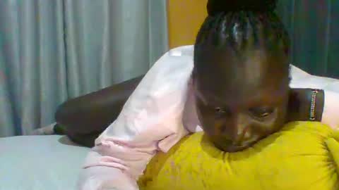 lindah32 online show from July 14, 2026, 11:32 pm