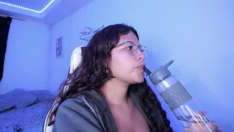  Lady  online show from November 11, 2025, 2:33 am