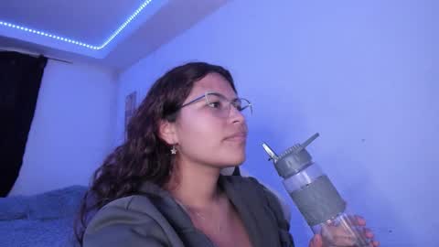  Lady  online show from November 11, 2025, 10:43 pm