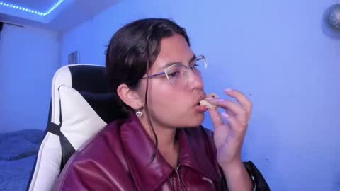  Lady  online show from December 4, 2025, 3:05 am