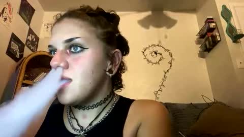 ladybug666999 online show from November 13, 2025, 1:04 am