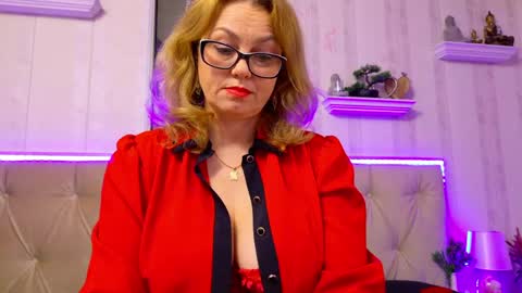 Snapshot of ladyjeen chatting on May 9, 2026, 3:45 am Lady Jeen Back on Sunday 8th of December online show from May 9, 2026, 3:45 am