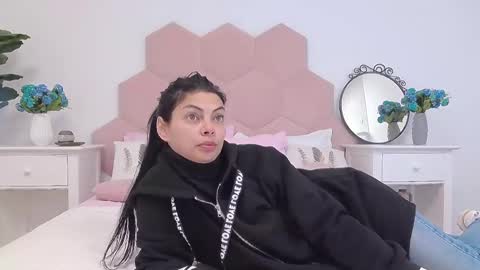 Lia online show from February 18, 2025, 4:26 am