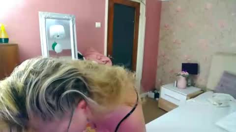 Snapshot of ladymariahx chatting on February 22, 2025, 4:40 am ladymariahx online show from February 22, 2025, 4:40 am