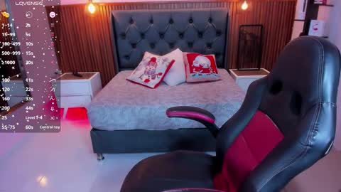 LADY  online show from November 24, 2025, 7:35 pm