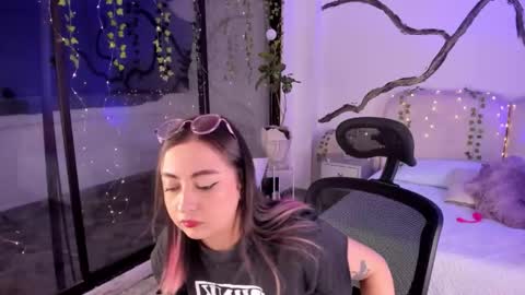 Lady  online show from November 8, 2025, 4:56 am