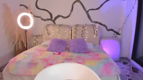 Lady  online show from December 19, 2025, 5:25 am