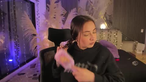 Lady  online show from February 25, 2026, 4:33 am