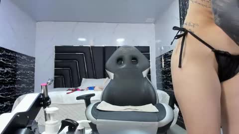 Snapshot of ladyy_scarlett chatting on January 18, 2026, 3:32 am Ladyy Scarlett online show from January 18, 2026, 3:32 am