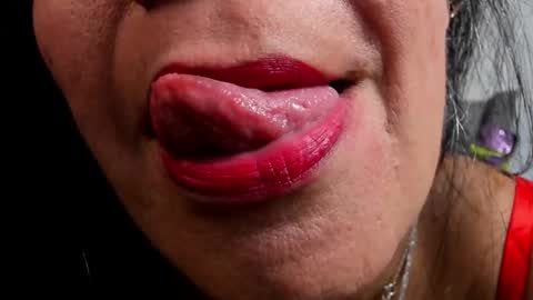 Snapshot of lailacastillomilf chatting on December 5, 2024, 10:44 am Lailacastillo online show from December 5, 2024, 10:44 am