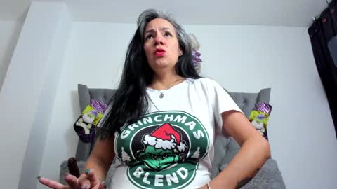 Snapshot of lailacastillomilf chatting on December 12, 2024, 10:34 am Lailacastillo online show from December 12, 2024, 10:34 am