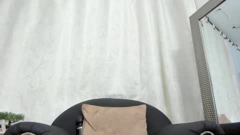 Snapshot of lailacastillomilf chatting on January 17, 2025, 1:35 pm Lailacastillo online show from January 17, 2025, 1:35 pm