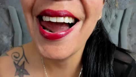 Snapshot of lailacastillomilf chatting on November 6, 2025, 11:44 am Lailacastillo online show from November 6, 2025, 11:44 am