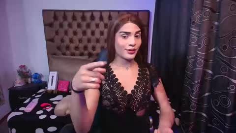 Camila online show from April 18, 2026, 9:04 pm