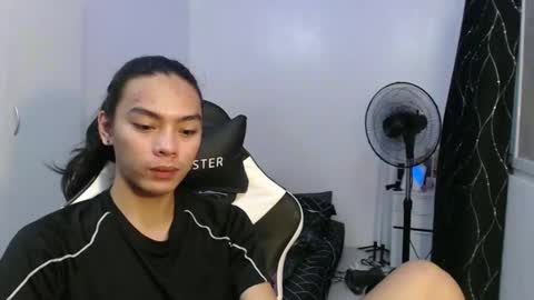 lalakinghugecock_2 online show from October 12, 2025, 10:03 am