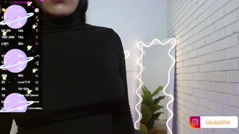 Lala  online show from October 19, 2025, 11:44 am