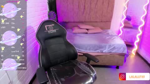 Lala  online show from November 4, 2025, 7:13 pm