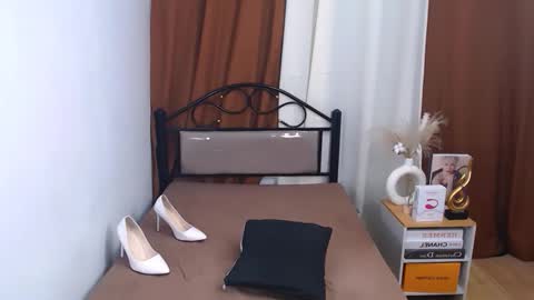 lalexi porsild online show from October 18, 2025, 5:46 pm