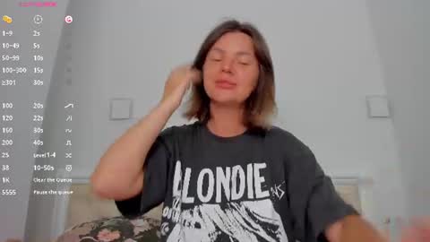 Lallie  online show from June 11, 2026, 3:43 pm
