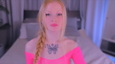 Snapshot of laly_peach chatting on December 25, 2024, 4:12 am Laly online show from December 25, 2024, 4:12 am