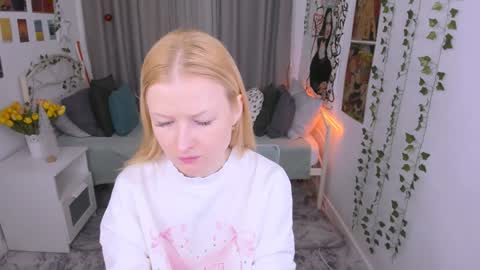 Snapshot of laly_peach chatting on January 4, 2025, 4:32 pm Laly online show from January 4, 2025, 4:32 pm