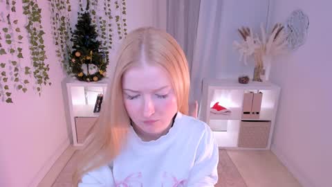 Snapshot of laly_peach chatting on January 5, 2025, 4:38 pm Laly online show from January 5, 2025, 4:38 pm