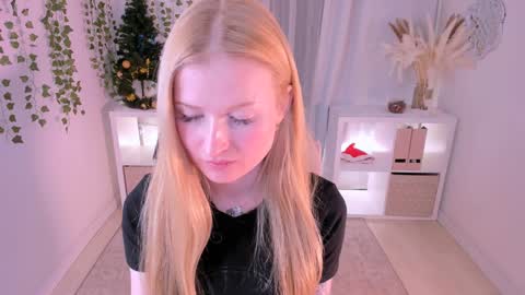 Snapshot of laly_peach chatting on January 5, 2025, 7:39 pm Laly online show from January 5, 2025, 7:39 pm