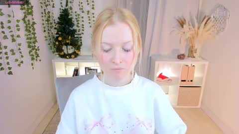 Snapshot of laly_peach chatting on January 9, 2025, 7:40 pm Laly online show from January 9, 2025, 7:40 pm