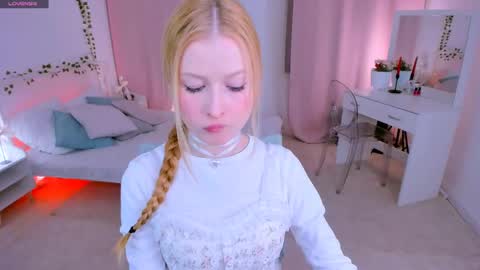 Snapshot of laly_peach chatting on February 11, 2025, 10:59 am Laly online show from February 11, 2025, 10:59 am