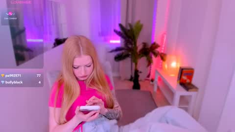 Snapshot of laly_peach chatting on March 9, 2025, 7:37 pm Laly online show from March 9, 2025, 7:37 pm