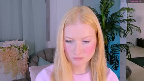 Snapshot of laly_peach chatting on October 6, 2025, 5:10 pm Laly online show from October 6, 2025, 5:10 pm